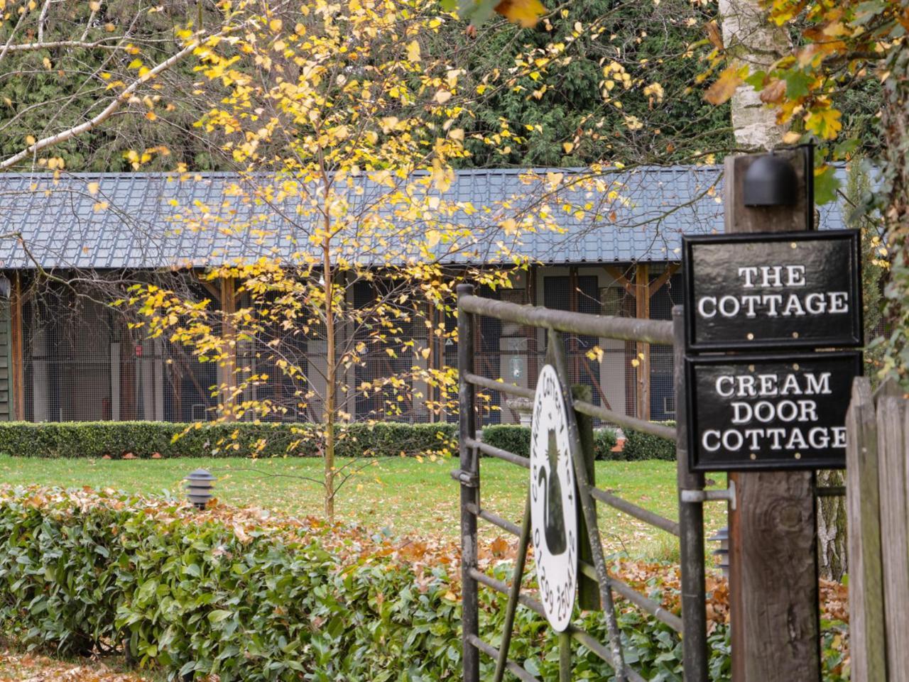 Cream Door Cottage Kidderminster Bagian luar foto